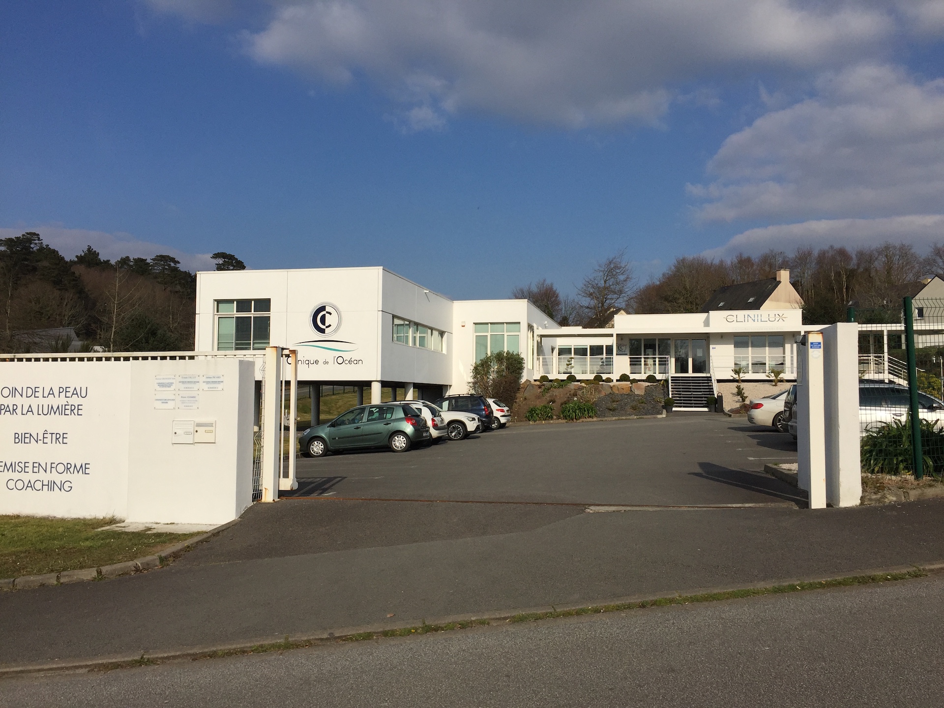 Entrée de la clinique de l'océan à Quimper en Bretagne